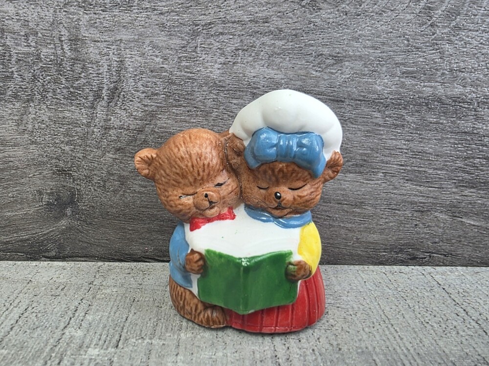 VTG Ceramic Christmas Caroling Bears Figurine 1.75" J.S.N.Y Taiwan 320d5